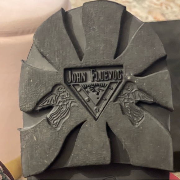 John Fluevog 7TH HEAVEN DERBY SWIRL
(6 EYE) CLASSIC DERBY BOOTS in Black Leather - Picture 9 of 13